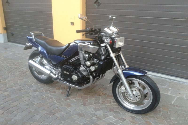 AutoMotoStory Yamaha FZX 750